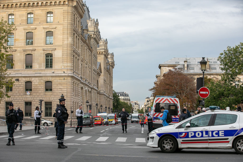 PARIS, FRANCE - OCTOBER 03: Police personnel block the bridge near Paris Police headquarters after four officers were killed in a knife attack on October 3, 2019 in Paris, France. A civilian police worker wielding a knife stabbed and killed four officers at the police headquarters before being shot dead. (Photo by Marc Piasecki/Getty Images)