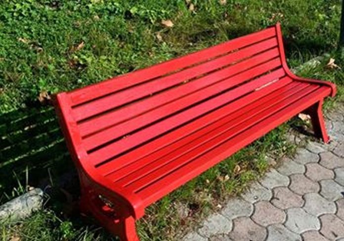 panchina-rossa--696x487