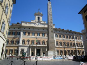 piazza-Montecitorio-Roma-Camera-300x225